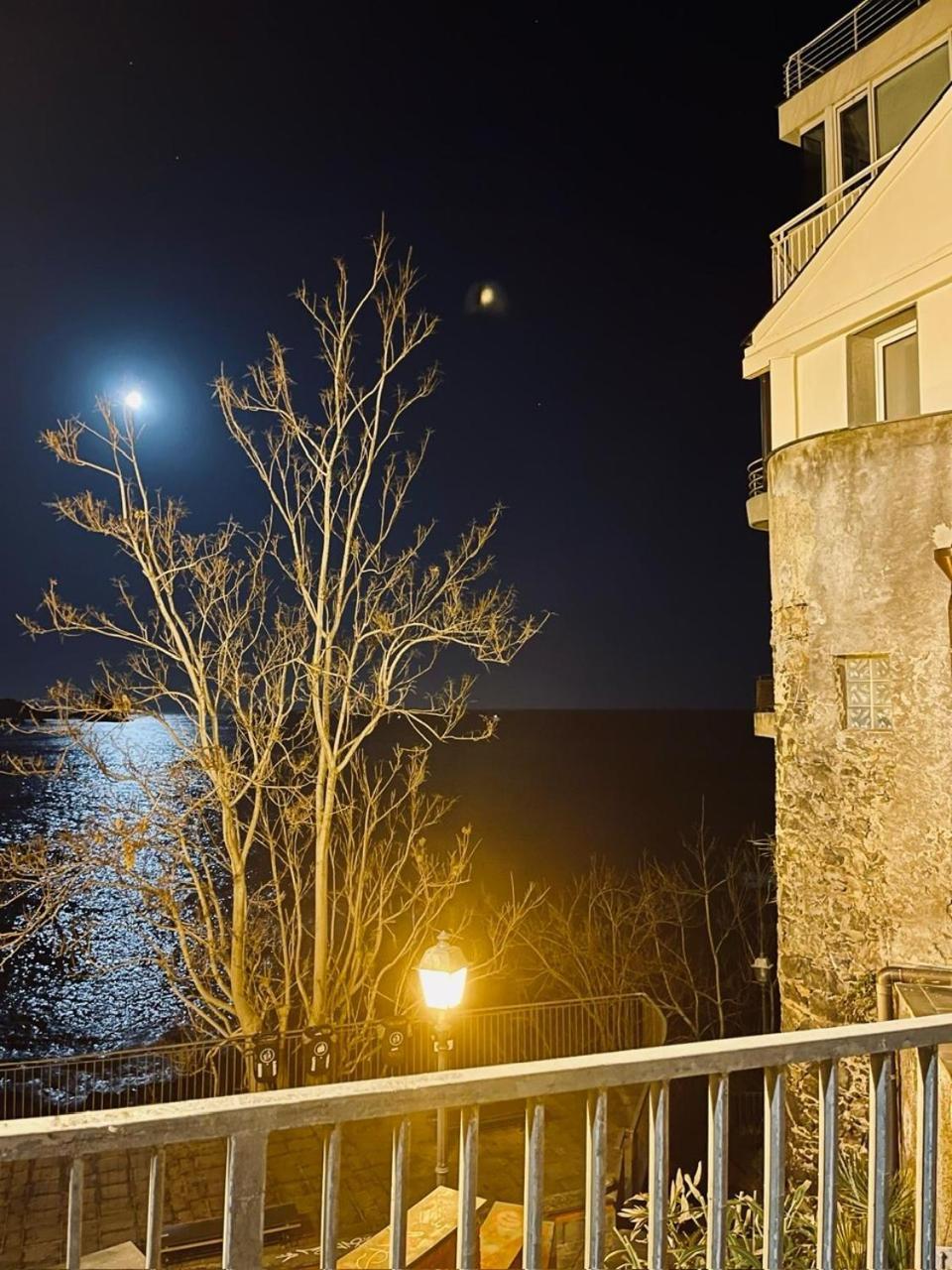 Вилла La Finestra Sul Mare Ачи Костелло Экстерьер фото