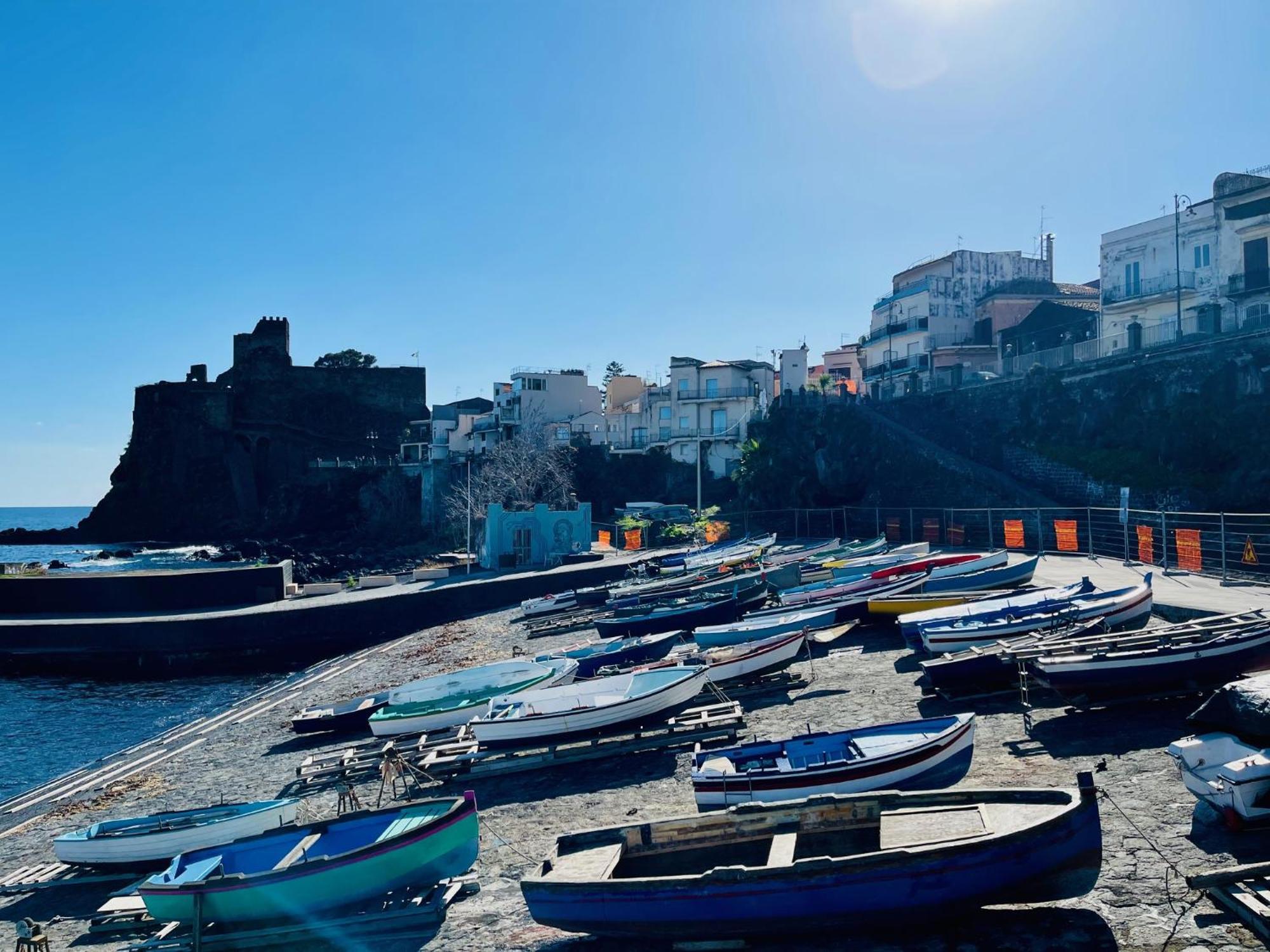 Вилла La Finestra Sul Mare Ачи Костелло Экстерьер фото